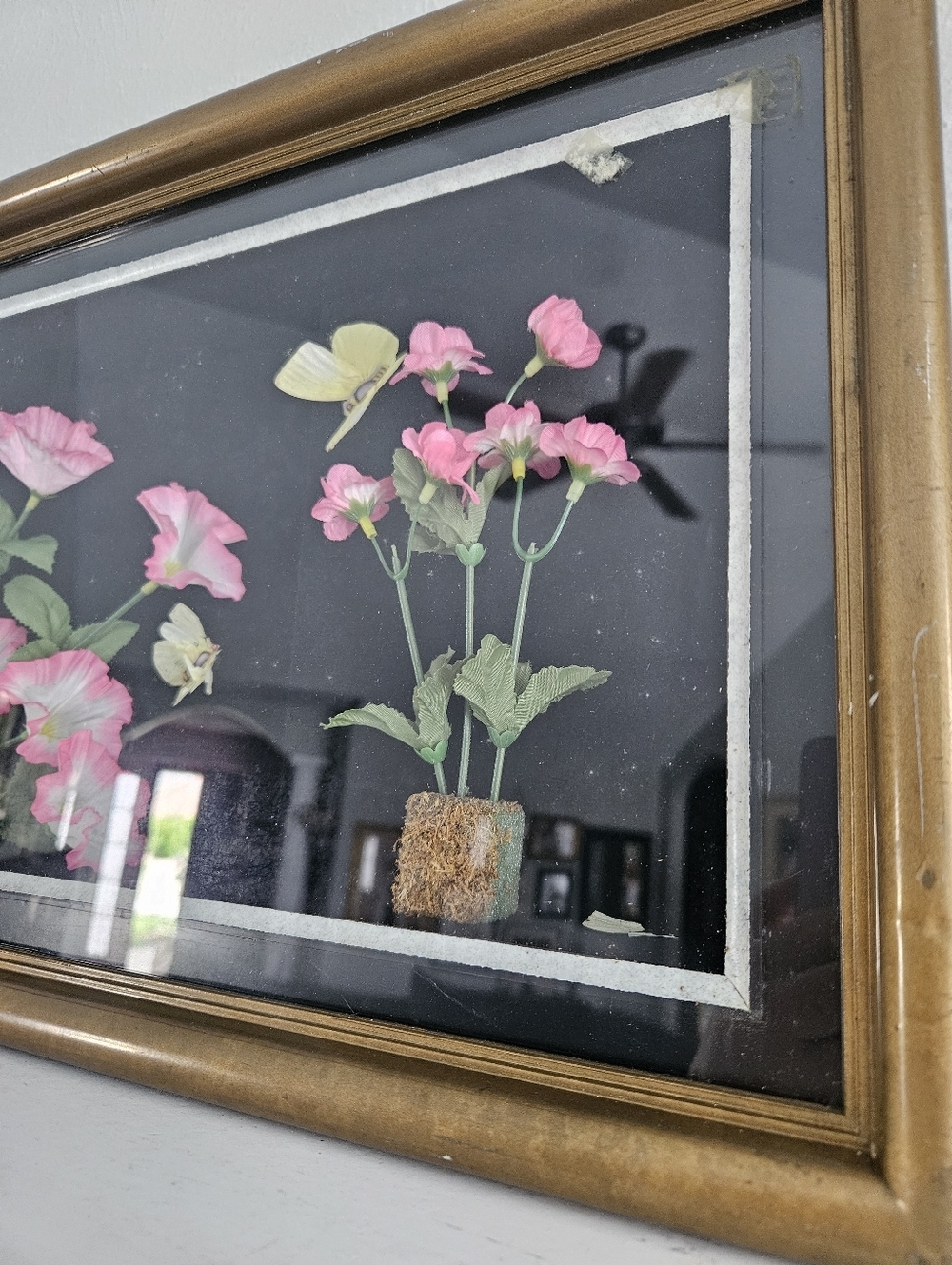 Vintage Silk Floral And Butterfly Framed Shadowbox Display Case Art - Picture 4 of 11